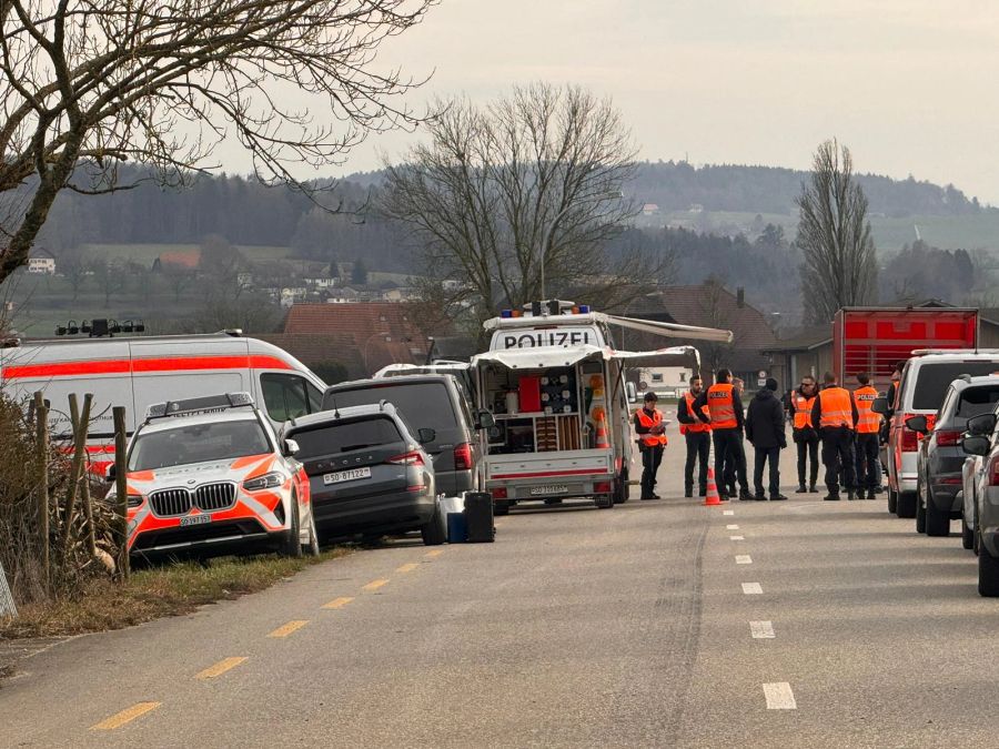 Einsatzkräfte am Ort des Geschehens in Grenchen.