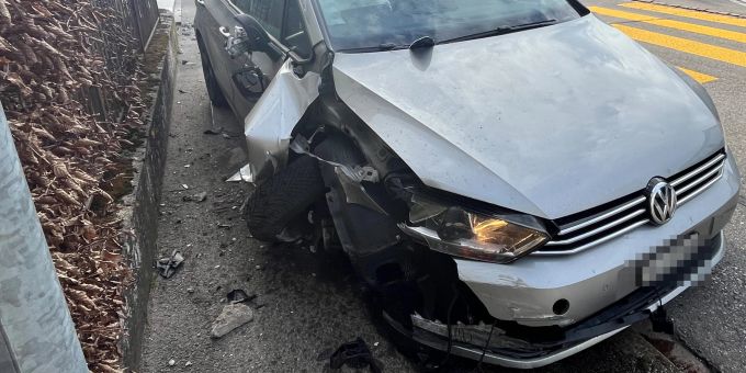 Beim Ausweichen - Lenkerin prallt in Frauenfeld TG gegen Mauer und Auto