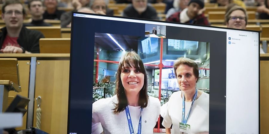 Die Astrophysikerin Audrey Vorburger (links) von der Universität Bern ist Co-Investigator der «Juice»-Mission. (Archivbild)