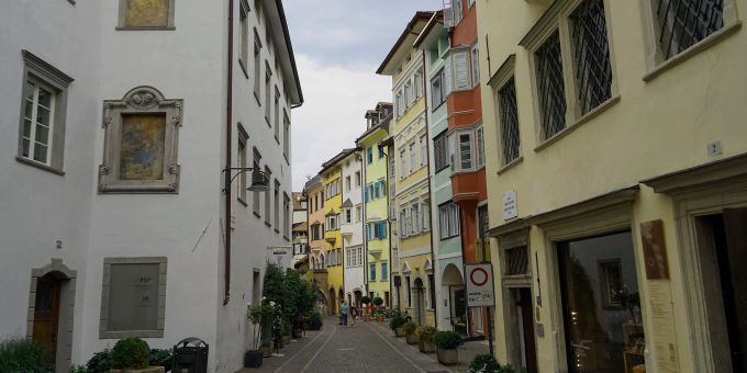 In Bozen war vor vier Jahren ein Mann in eine Touristengruppe gefahren. (Symbolbild)