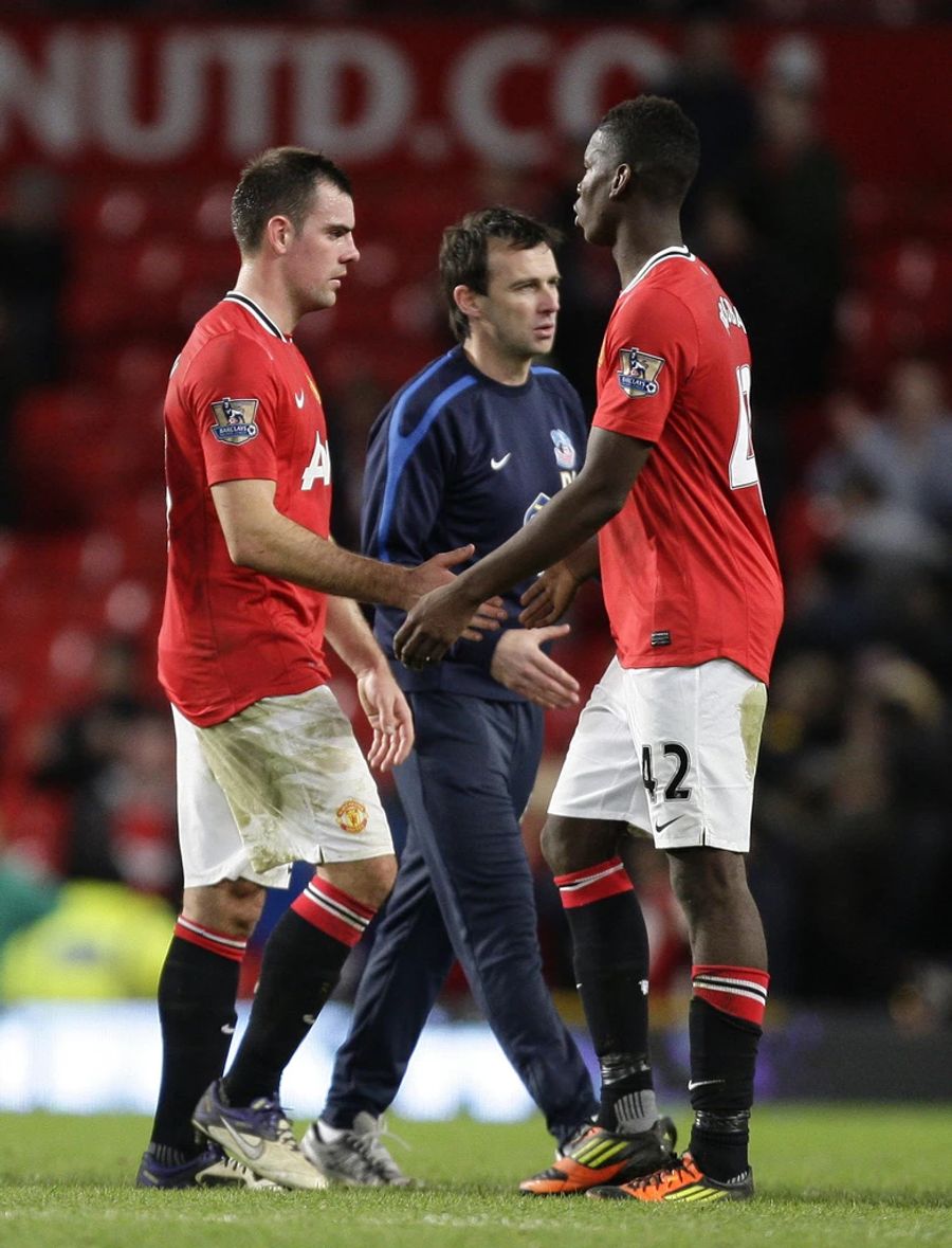 Im ersten Anlauf bei Manchester United schafft Paul Pogba den Durchbruch in der ersten Mannschaft nicht.