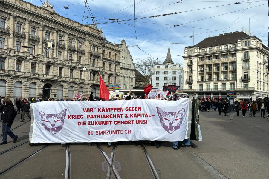 Um 14.30 Uhr setzte sich der Demonstrationszug in Bewegung.