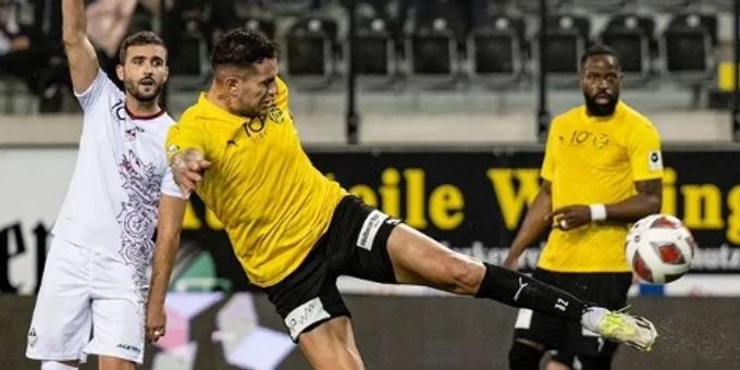 Raul Bobadilla wird am Torschuss gehindert. Fc Schaffhausen