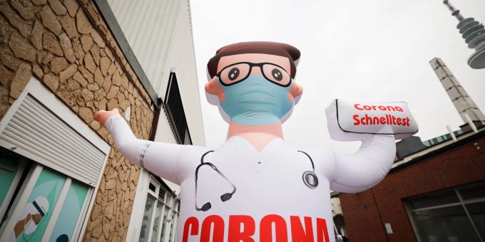 Teststation für Corona-Schnelltests im Frühjahr 2022. «Eine Aufarbeitung heisst für mich, das Land (...) wieder zusammenzuführen», sagt Vize-Kanzler Habeck. Teststation für Corona-Schnelltests im Frühjahr 2022. «Eine Aufarbeitung heisst für mich, das Land (...) wieder zusammenzuführen», sagt Vize-Kanzler Habeck.