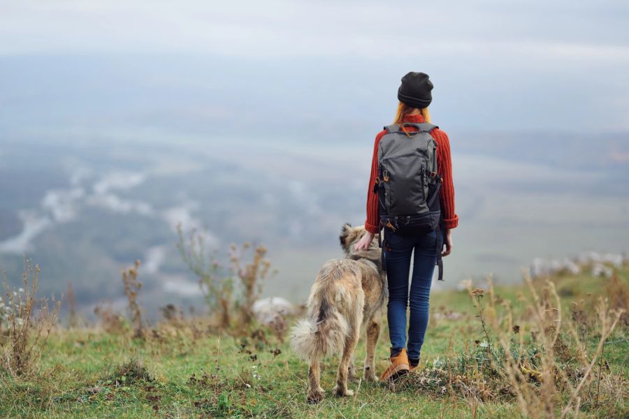 Frau mit Hund