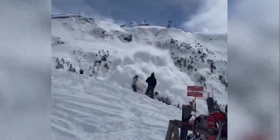 Videos auf X zeigen die grosse Lawine bei Zermatt VS.