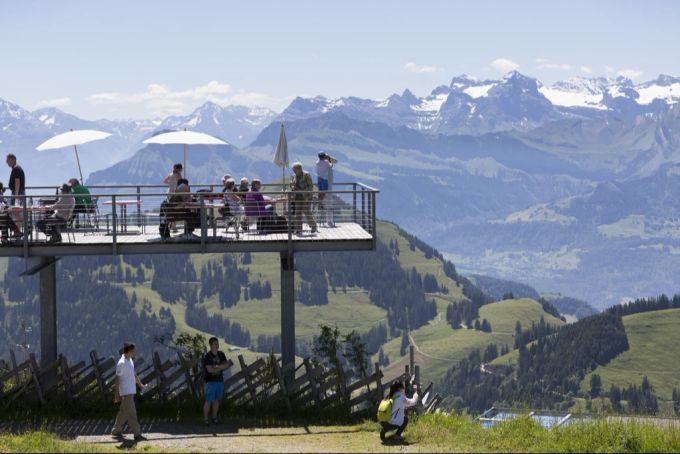Das sommerliche Wetter wird am Wochenende zum Verweilen auf Terrassen einladen. Selbst auf 2000 Meter über Meer werden 16 Grad erwartet. Wetter