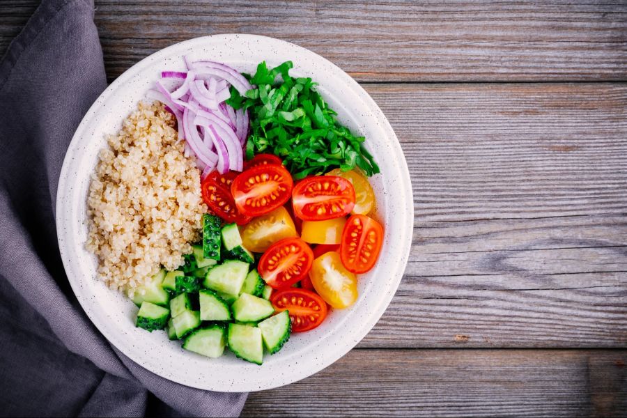 Reich an gesunden Kohlenhydraten: Die Quinoa-Körnchen sind hervorragend für Salat-Rezepte geeignet.