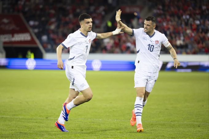 Zeki Amdouni (l.) und Granit Xhaka werden an der EM 2024 dabei sein. EM 2024