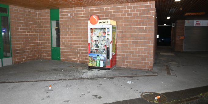 Trübbach SG: Jugendliche brechen Selecta-Automaten auf. Trübbach SG