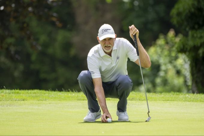 André Bossert ist der einzige Schweizer, der bei den Swiss Seniors Open in Bad Ragaz abschlägt. Seniors Open Bad Ragaz