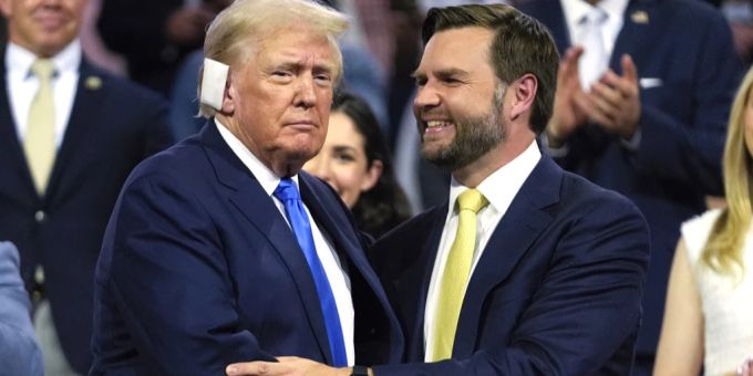 Donald Trump und sein Vizekandidat J.D. Vance. (Archivbild) trump jd vance