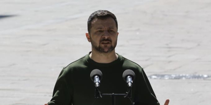 Der ukrainische Präsident Wolodymyr Selenskyj spricht in Kiew. Selenskyj