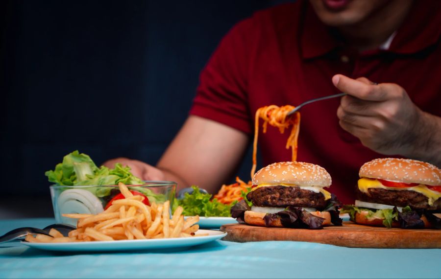 Essen, Bürger, Pommes, Pasta, Salat