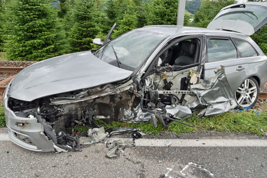 Beim Unfall wurden fünf Personen verletzt.