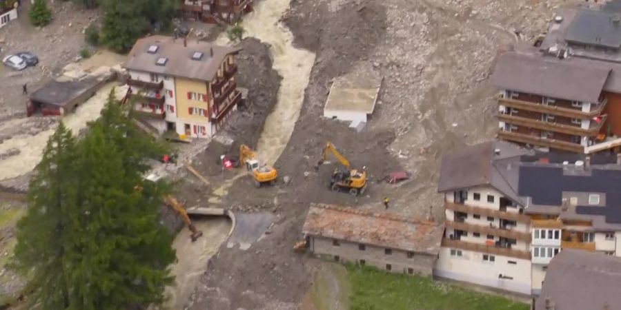 Saas-Grund, wie einige Gemeinden in den Walliser Bergtälern, ist nun nur noch aus der Luft erreichbar.