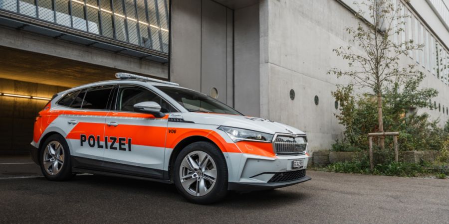 Die St. Galler Stadtpolizei rückte am Sonntagabend wegen eines Unfalls bei einem Eishockeyspiel aus. (Symbolbild)