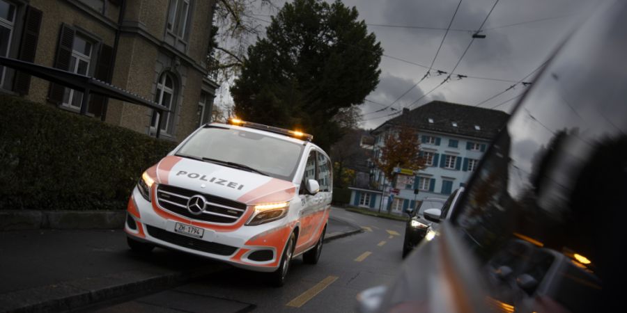 Die Stadtpolizei Winterthur hat am Samstag einen Jugendlichen festgenommen, der auf einem Roller vor einer Kontrolle flüchten wollte. (Symbolbild)