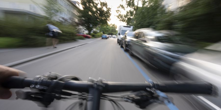 Der Velofahrer war mit einer Kamera ausgestattet und filmte den Unfallhergang. (Symbolbild)