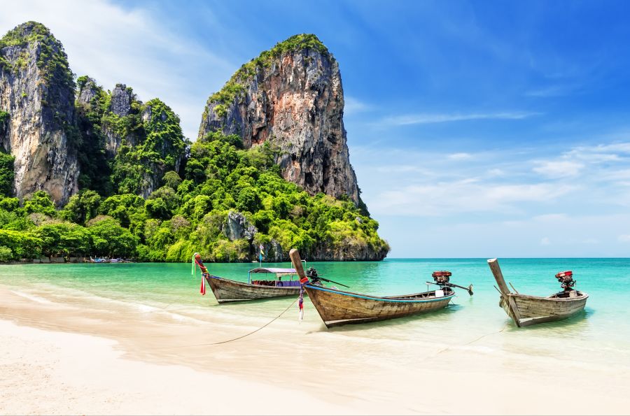 Du hast Sehnsucht nach klarem Wasser und feinen Sandstränden? Dann ist Thailand die perfekte Feriendestination für dich.