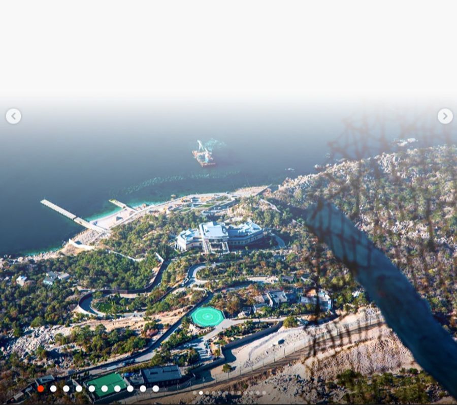 Er steht an der Küste der besetzten Krim-Halbinsel. Das Hauptgebäude ist rund 9000 Quadratmeter gross, ein zweites Haus 5000 Quadratmeter.