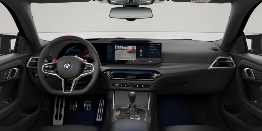 M-spezifische Grafiken: Die digitalen Anzeigen bieten exklusive Layouts für den M-Modus, die Drehzahl und Schaltzeitpunkt direkt ins Blickfeld rücken.