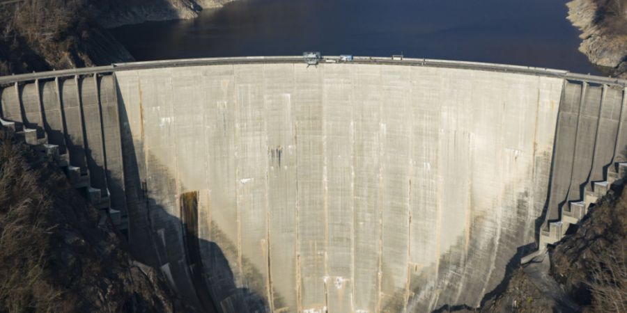 Durch den James Bond-Film «Goldeneye» wurde die mächtige Staumauer im Tessiner Verzascatal weltberühmt. (Archivbild)