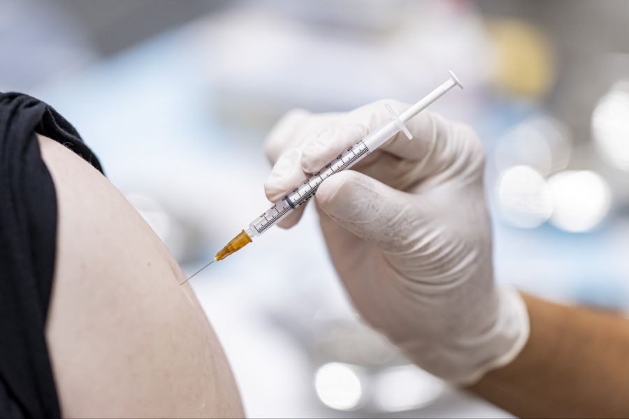 Das Gesundheitsgesetz des Kantons St. Gallen soll unter anderem so angepasst werden, dass die Kantonsregierung eine Impf-Pflicht einführen könnte. (Symbolbild)