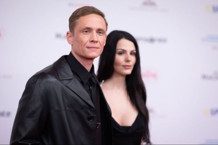 Ruby O. Fee und Matthias Schweighöfer bei einer Filmpremiere in Deutschland. Kennengelernt haben sie sich 2018 bei Dreharbeiten, offiziell ein Paar sind sie seit 2019.