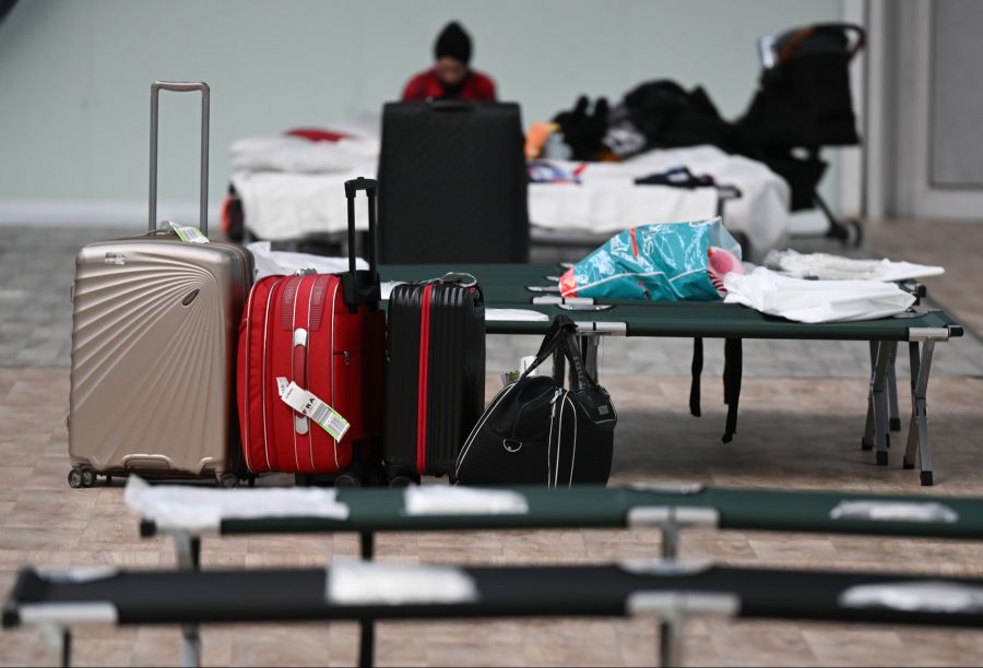 Das Bundesverwaltungsgericht lehnt den Schutz ab, da Italien bis 2027 Schutz bietet und die Rückkehr möglich ist.