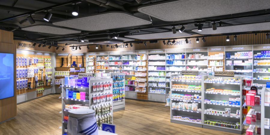 Der Aargauer Regierungsrat ist dagegen, dass auch Ärztinnen und Ärzte Medikamente abgeben können. Patientinnen und Patienten sollen Medikamente weiterhin in einer Apotheke beziehen. ...