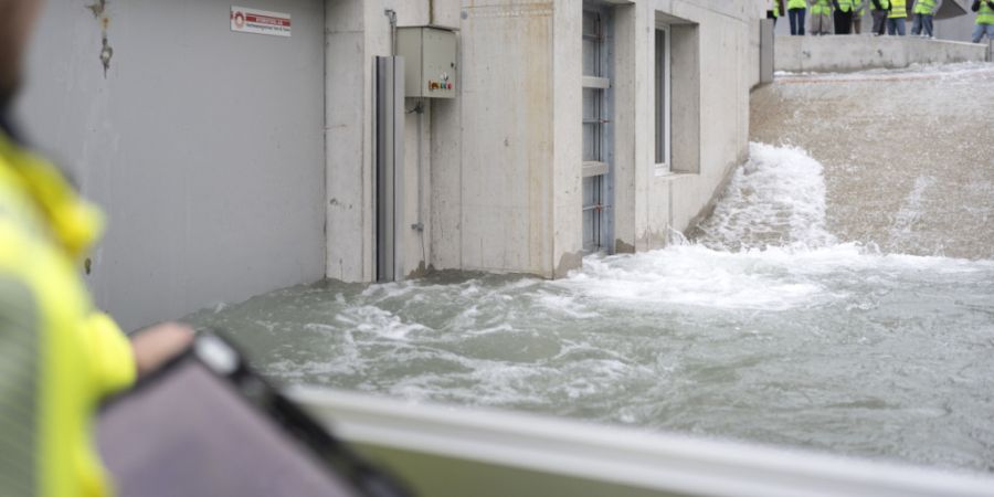 In der Hochwasser-Trainingsanlage in Andelfingen können Einsatzkräfte den Ernstfall üben.