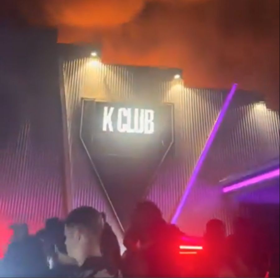 Als das Feuer ausbrach, feierten gerade 750 Menschen.