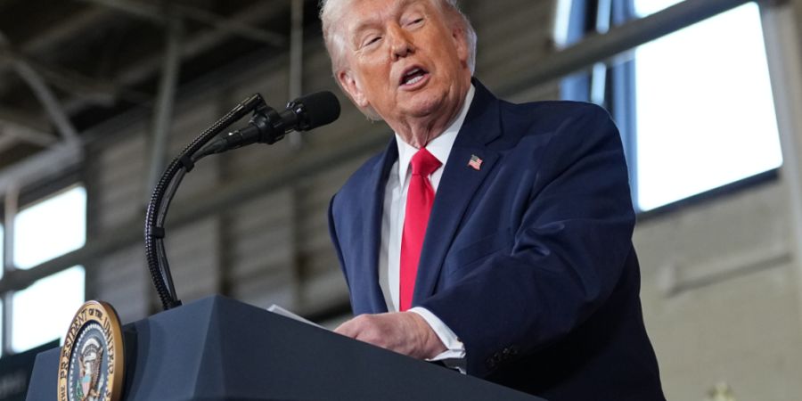 US-Präsident Donald Trump spricht zu Soldaten und ihren Familien. Foto: Matt Rourke/AP/dpa