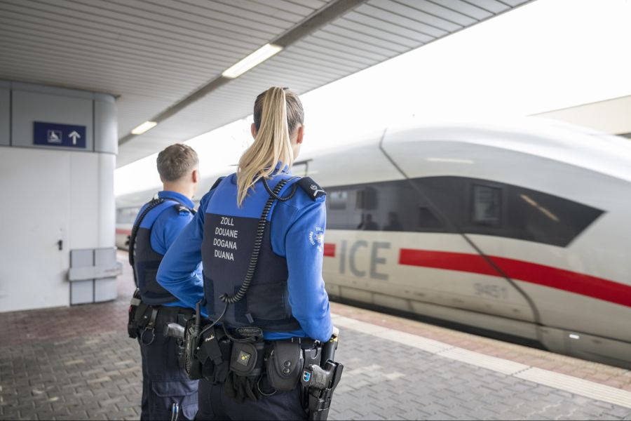 Ein ICE der Deutschen Bahn konnte am Samstag nicht rechtzeitig von Basel abfahren.