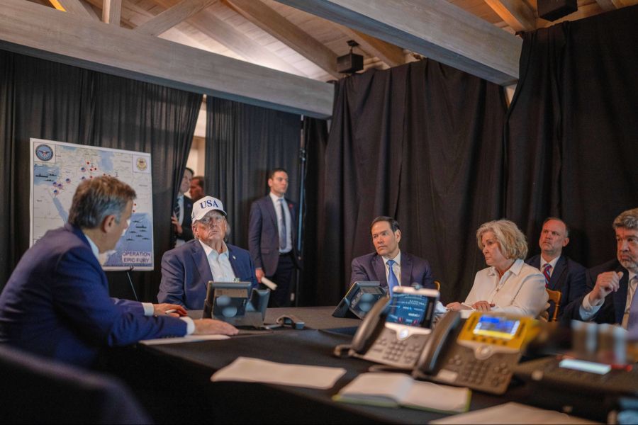 Donald Trump sagt, er habe Chamenei erwischt, bevor dieser ihn erwischen konnte.