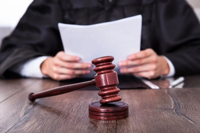 Mann Busse Mädchen Minderjährige