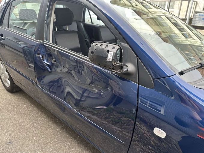 Bei der Kollision wurde der Zweiradlenker verletzt. Unfall Speicher