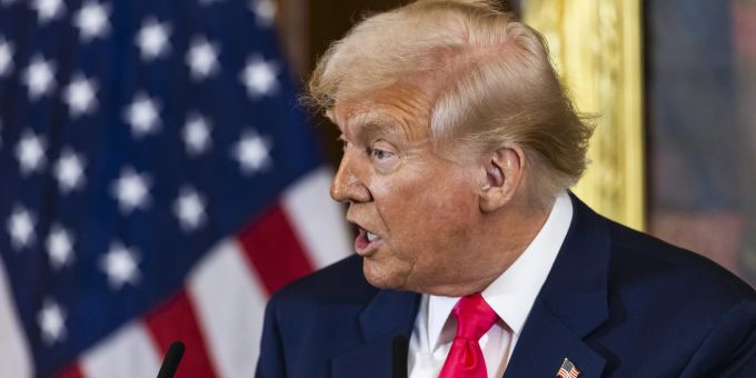 Donald Trump beim Pressetermin in Washington anlässlich Besuchs des irischen Regierungschefs Michael Martin. US President Trump