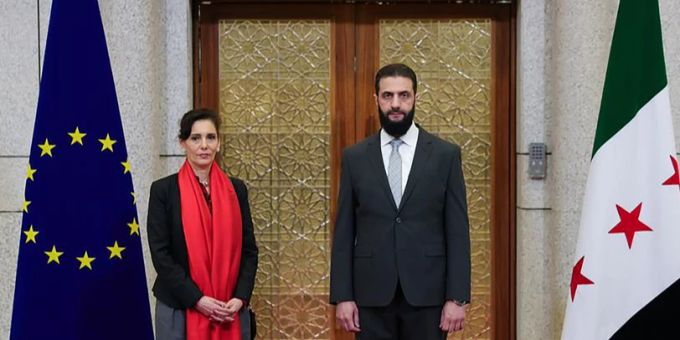 Syriens Übergangspräsident Ahmed al-Scharaa, hier mit Hadja Lahbib, der EU-Kommissarin für Krisenmanagement und Gleichstellung, verspricht eine inklusive Regierung. al scharaa
