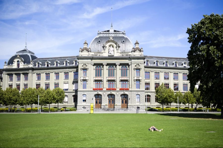 Die Uni Bern, man setze handschriftliches Schreiben voraus.