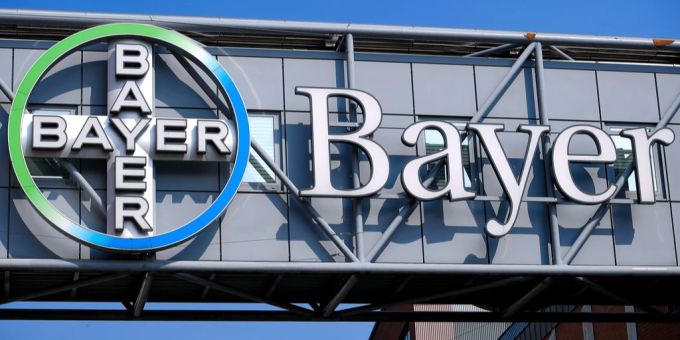 Der deutsche Pharmakonzern hat sich eine exklusive Lizenz im Kampf gegen den Krebs gesichert. (Archivbild) Bayer Logo Krebs