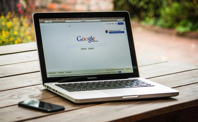Im Internet findet man zahlreiche Informationen zu Krankheiten und Symptomen. Nicht alles ist jedoch richtig. (Symbolbild) Google Internet Diagnosen