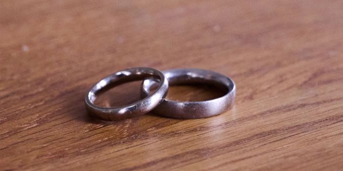 Die Zahl der Verheirateten ging in den vergangenen 30 Jahren stark zurück. (Symbolbild) Verheiratete