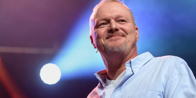 Stefan Raab erlaubte sich gegenüber den diesjährigen ESC-Moderatorinnen einen fiesen Spruch. Stefan Raab Michelle Hunziker