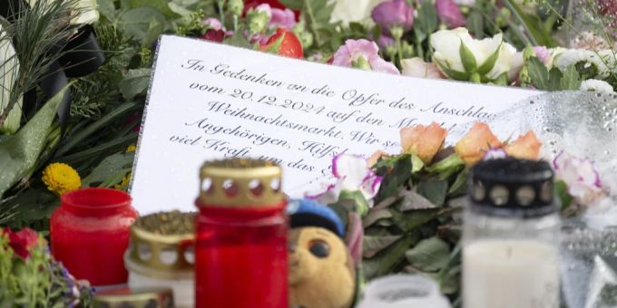Der Anschlag in Magdeburg (D) ruft weiterhin viel Betroffenheit hervor. (Archivbild) Magdeburg Anschlag Gedenken Zettel