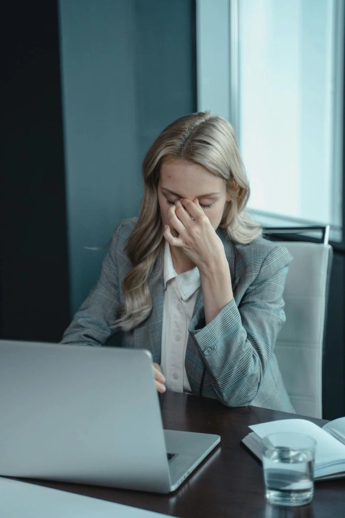 Lernen, wie man sich als Chef nicht verhalten sollte. Büro, Stress