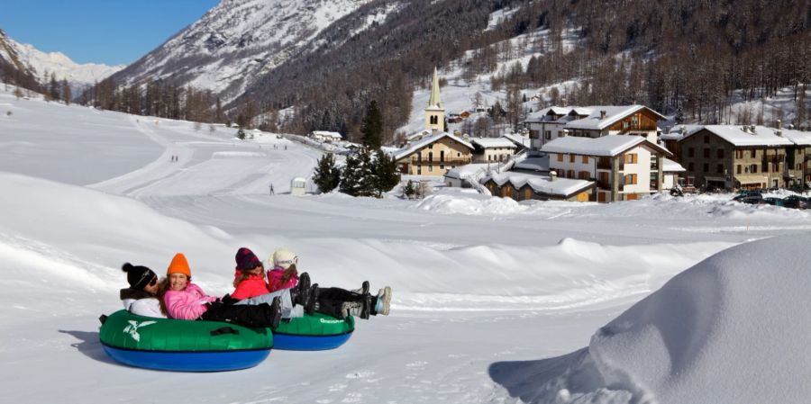 Schnee Familie Gummireifen Dorf