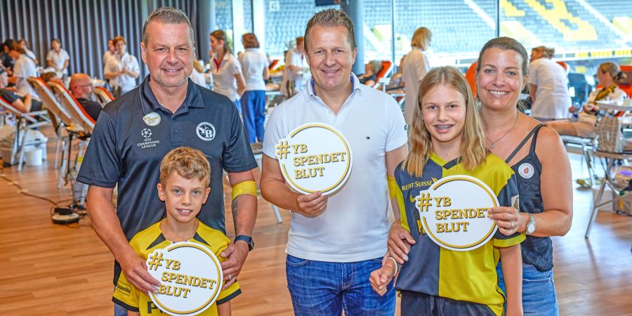 Auch Sportchef Christoph Spycher befand sich unter den Spendenden