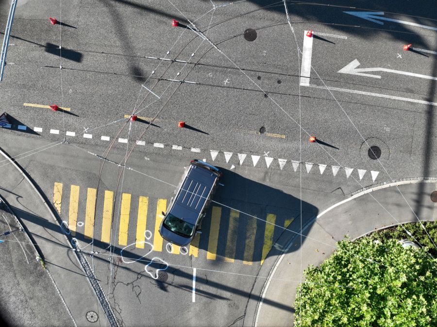 Die E-Bikerin wurde bei der Kollision verletzt.